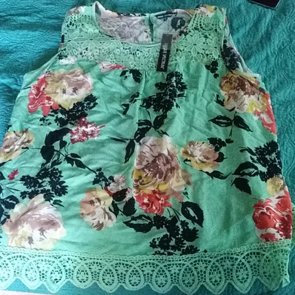 Floral shirt - Picture 2 of 2